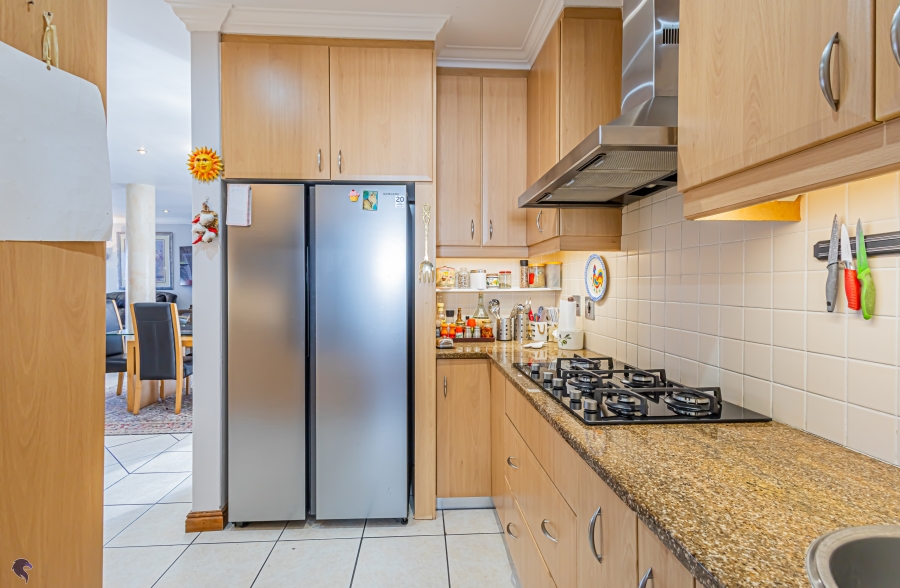 4 Bedroom Property for Sale in Calypso Beach Western Cape